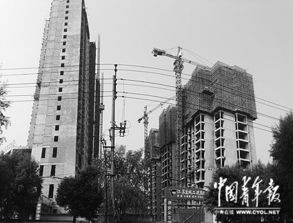 無(wú)證樓盤(pán)何以“野蠻生長(zhǎng)”？——透視房地產(chǎn)開(kāi)發(fā)中的監(jiān)管亂象