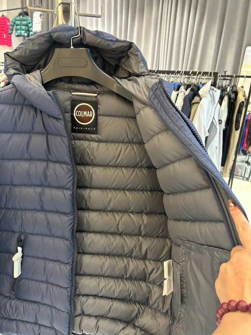 Colmar品牌44碼女士厚款羽絨服 意大利原單工藝與保暖風(fēng)尚